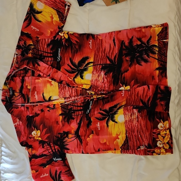 Hawaiian Shirt Lot of Three - Picture 6 of 7